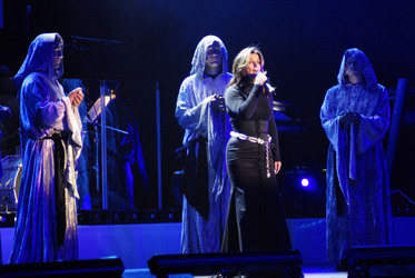 Carolin Fortenbacher und Gregorian