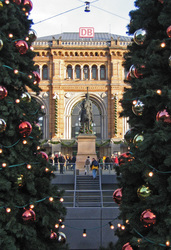 Hauptbahnhof und Ernst-August-Denkmal