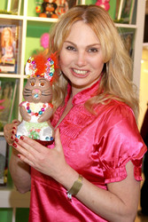 Christine Zierl / Dolly Dollar