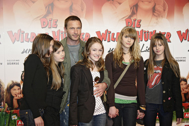 Jette Hering, Zsa Zsa Inci Bürkle, Thomas Kretschmann, Michelle von Treuberg, Paula Riemann, Lucie Hollmann