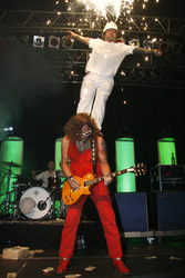 Nick Aragua, Buzz Dee, Stumpen