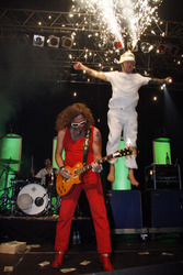 Nick Aragua, Buzz Dee, Stumpen