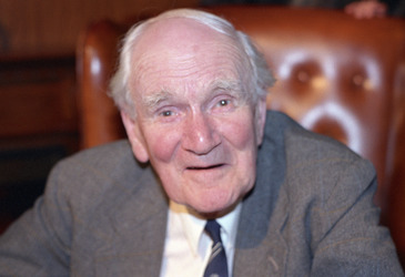 Desmond Llewelyn