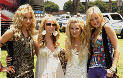 Alyson Michalka, Jennifer Tisdale, Ashley Tisdale, Amanda Michalka