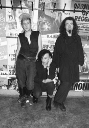 Strongman (Trevor Rowan), Pod (Anthony Murphy), Dik (Richard Evans)