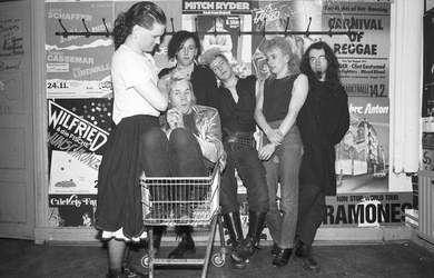 Gavin Friday, Dave-id, Pod, Strongman, Guggi, Dik Evans