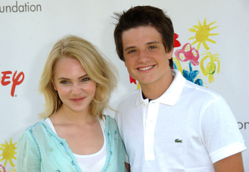 AnnaSophia Robb, Josh Hutcherson