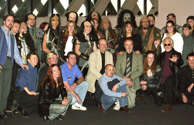 Larry Nemecek, Max Grodénchik, Lolita Fatjo, Richard Arnold, Dwight Schultz, Aron Eisenberg, Robert O'Reilly, Marina Sirtis, J.G. Hertzler, Jeff Rector mit Fans