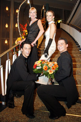 Tanzformation 'Allround Dance Company' von Ariane Schiessler (links oben)