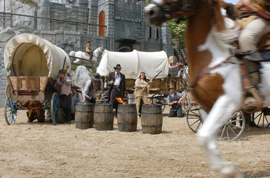 Gojko Mitic, Götz Otto, Saskia Valencia