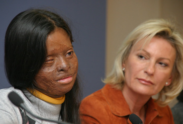 Hasina Akter, Sabine Christiansen