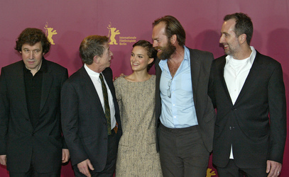 Stephen Rea, John Hurt, Natalie Portman, Hugo Weaving, James McTeigue