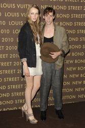 Johnny Borrell (Razorlight) mit Begleitung