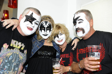 Kiss Fans