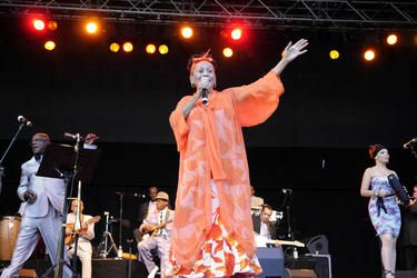Orquesta Buena Vista Social Club feat. Omara Portuondo