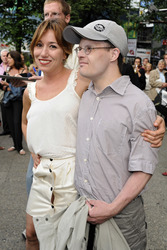 Lola Duenas, Sebastian Urbanski