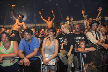 Rockfans beim Wet T-Shirt Contest