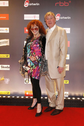 Regina Thoss mit Beleitung