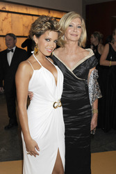 Sylvie van der Vaart, Olivia Newton-John