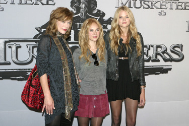 Milla Jovovich, Juno Temple, Gabriella Wilde