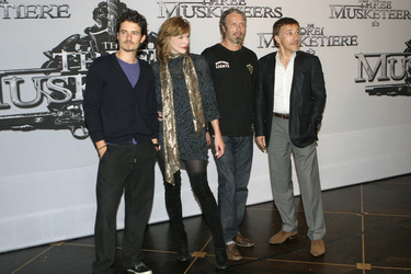 Orlando Bloom, Milla Jovovich, Mads Mikkelsen, Christoph Waltz