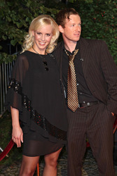 Isabel Edvardsson mit Begleitung