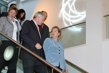 Roland Koch, Angela Merkel