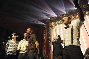 Nino Skrotzki (Virginia Jetzt) und Fettes Brot