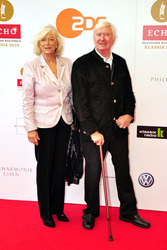 Peer Augustinski mit Gattin