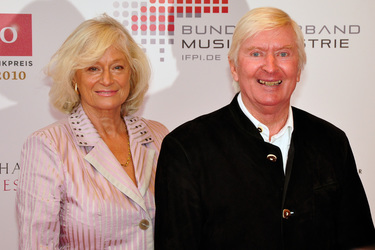 Peer Augustinski mit Gattin