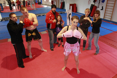 Anna-Lena mit den Teams von Energy Gym und dem SOLsnap Magazin