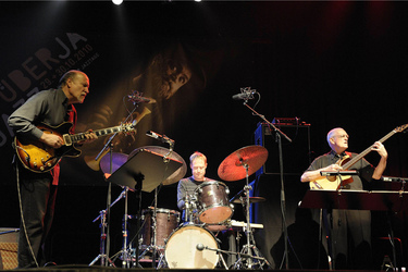 John Scofiel, Bill Stewart, Steve Swallow