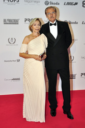 Monika Peitsch mit Begleitung