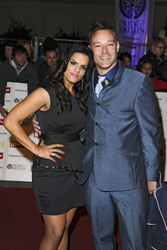 Toby Anstis mit Begleitung