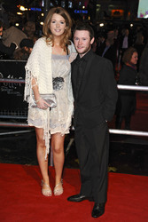 Devon Murray mit Begleitung