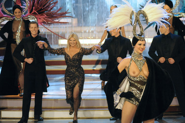 Marlene Charell und Tänzerinnen des Cabaret Lido de Paris