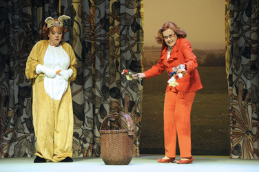 Manon Strache, Brigitte Grothum