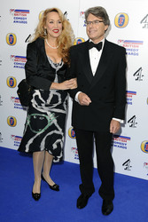 Jerry Hall mit Begleitung