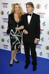 Jerry Hall mit Begleitung