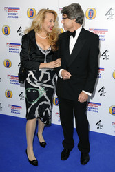 Jerry Hall mit Begleitung