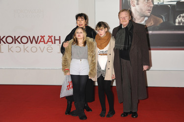 Monika Hansen und Otto Sander mit Enkelinnen Lulu und Bianca