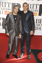 Lewis Hamilton mit Begleitung