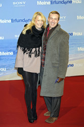 Gedeon Burkhard mit Freundion Annika Bormann
