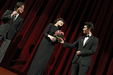 Yoon-ki Lee, Soo-jung Lim / Su-jeong Lim, Bin Hyun / Bin Hyeon