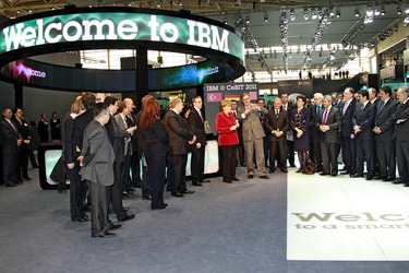 Angela Merkel mit Delegationen aus Deutschland und CeBIT 2001 Partnerland Türkei