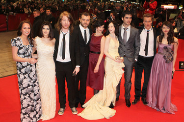 Alicia Vikander (Schweden), Clara Lago (Spanien), Domhnall Gleeson (Irland), Pilou Asbaek (Dänemark), Marija Skaricic (Kroatien), Andrea Riseborough (Großbritannien), Nik Xhelilaj (Albanie), Alexander Fehling (Deutschland), Natasha Petrovic (Mazedonien)