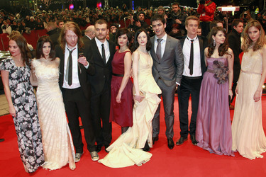 Alicia Vikander (Schweden), Clara Lago (Spanien), Domhnall Gleeson (Irland), Pilou Asbaek (Dänemark), Marija Skaricic (Kroatien), Andrea Riseborough (Großbritannien), Nik Xhelilaj (Albanie), Alexander Fehling (Deutschland), Natasha Petrovic (Mazedonien), Sylvia Hoeks (Niederlande)