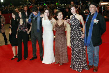 Nesrin Samdereli, Yasemin Samdereli, Vedat Erincin, Demet Güll, Lilay Huser, Aylin Tezel, Vedat Erincin