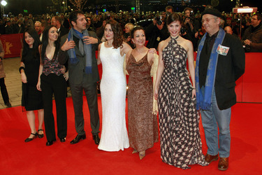 Nesrin Samdereli, Yasemin Samdereli, Vedat Erincin, Demet Güll, Lilay Huser, Aylin Tezel, Vedat Erincin