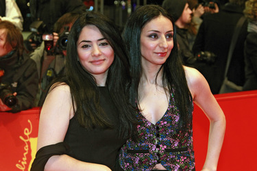 Nesrin Samdereli, Yasemn Samdereli